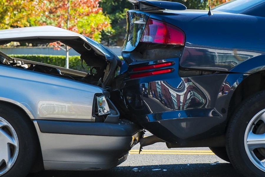 Gap Insurance - Image of two vehicles in a rear-end collision