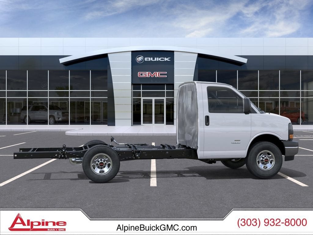 2025 GMC Savana Cutaway 3500 1WT