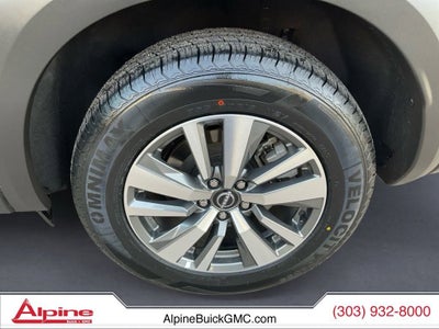 2025 Nissan Pathfinder SL