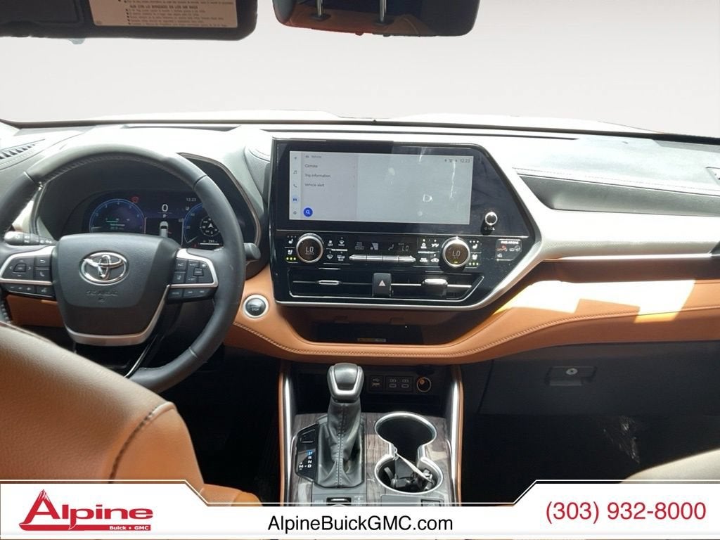 2025 Toyota Highlander Platinum