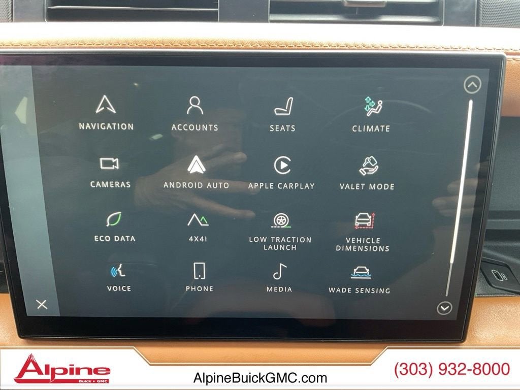 2023 Land Rover Defender 110 V8