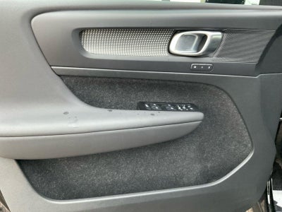 2021 Volvo XC40 R-Design