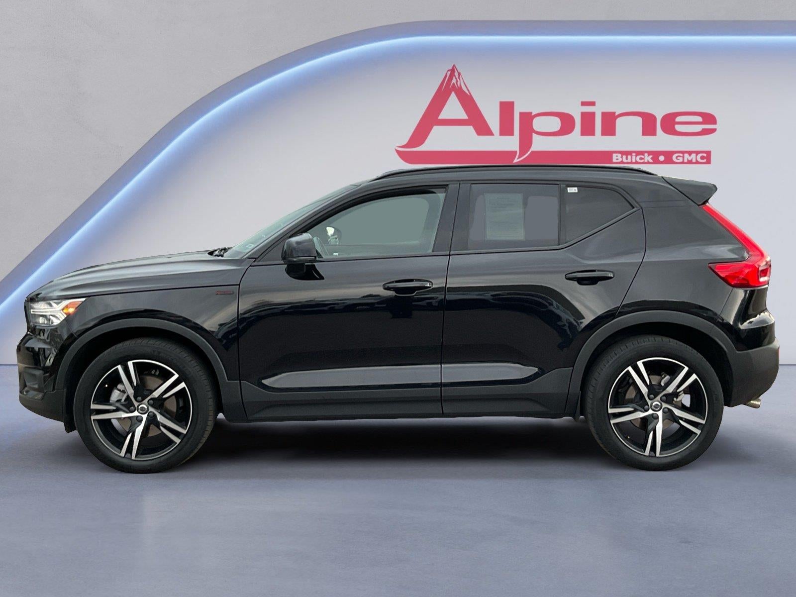 2021 Volvo XC40 R-Design