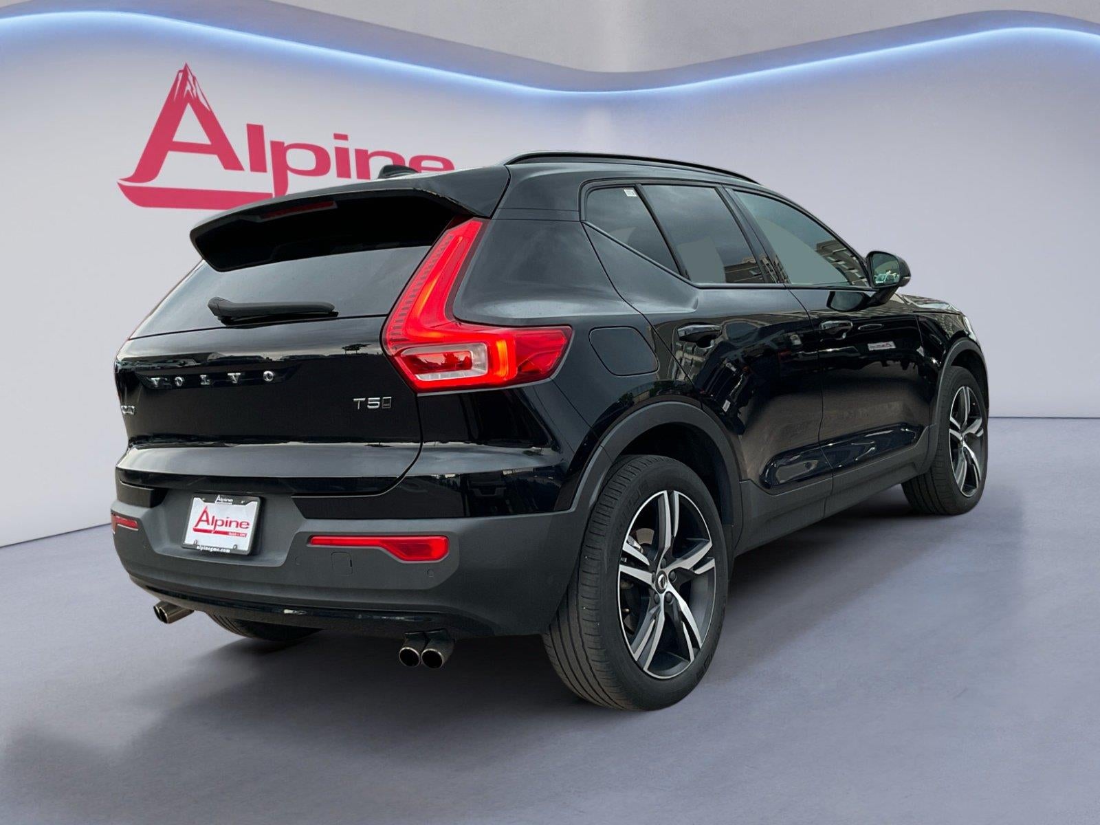 2021 Volvo XC40 R-Design