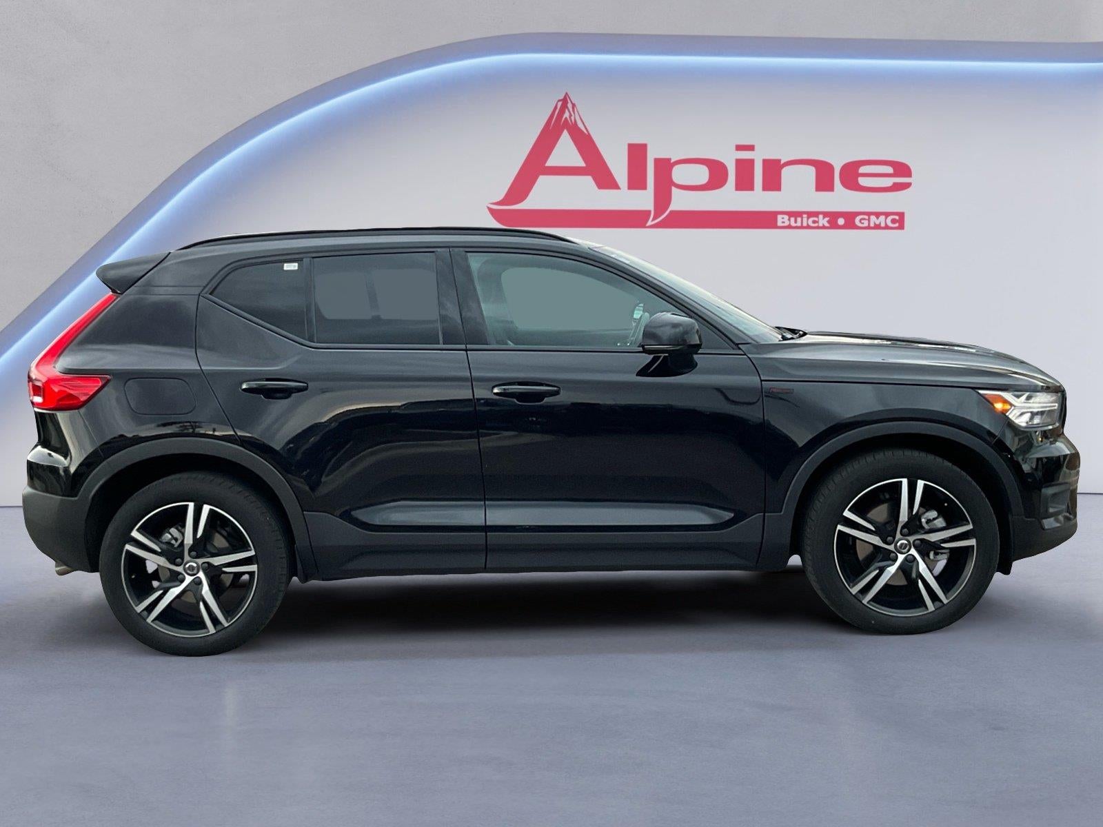 2021 Volvo XC40 R-Design