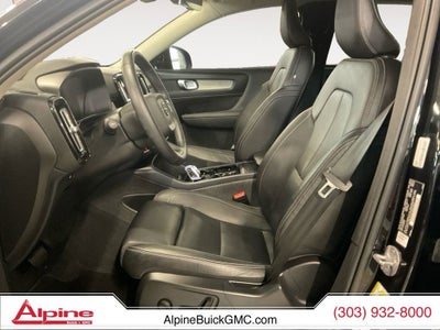 2024 Volvo XC40 B5 Plus Dark Theme