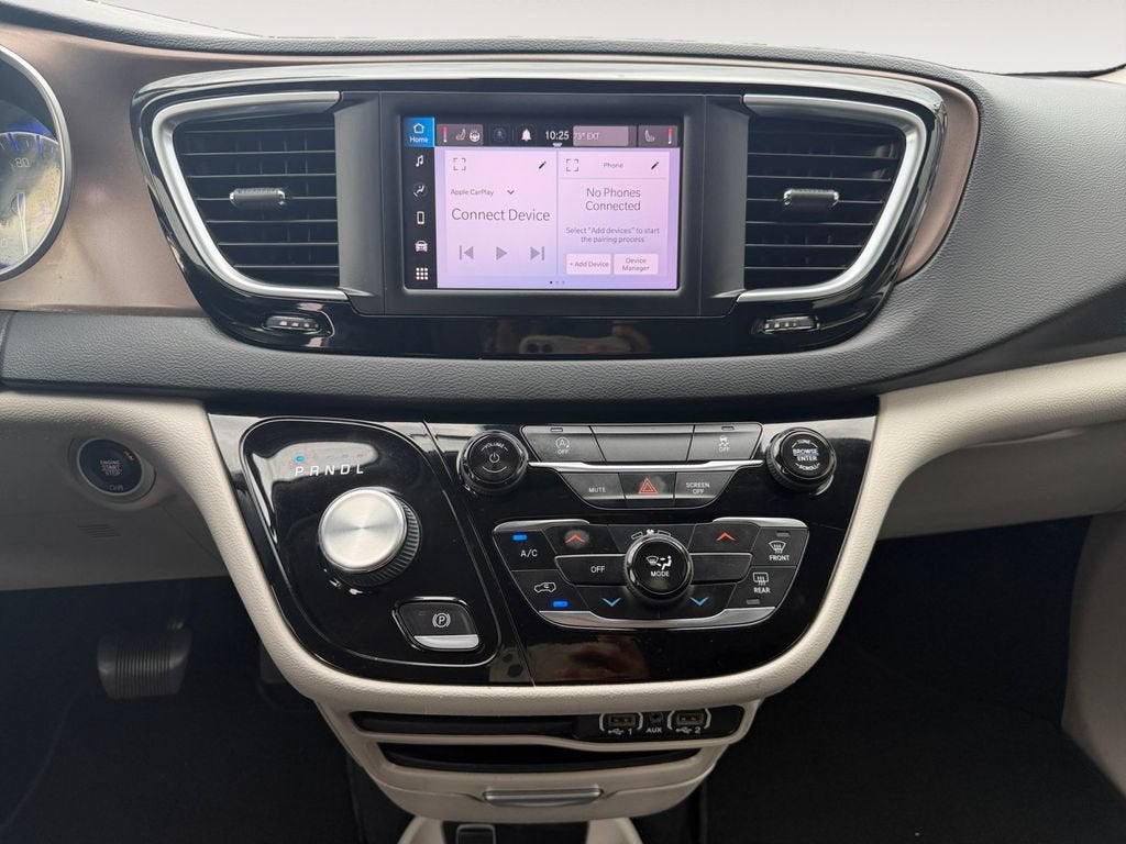 2022 Chrysler Voyager LX