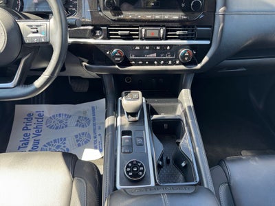 2025 Nissan Pathfinder SL
