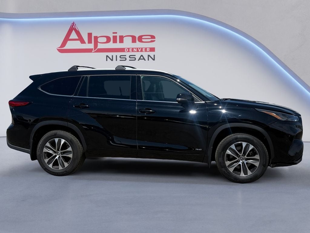 2022 Toyota Highlander Hybrid XLE