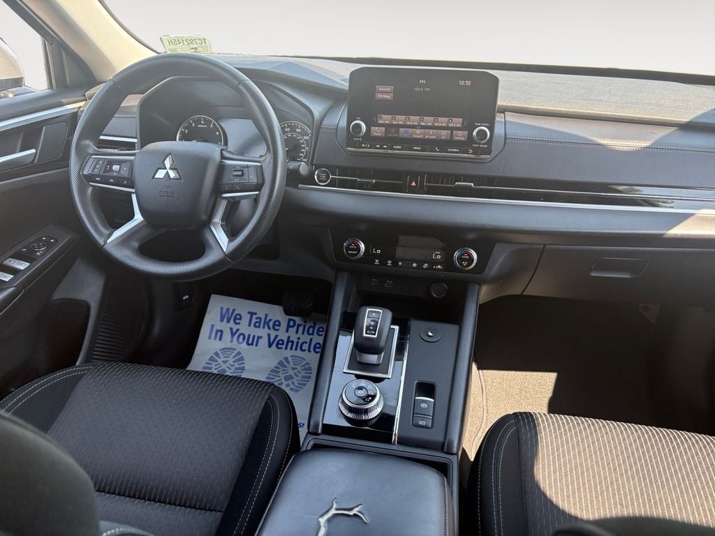 2024 Mitsubishi Outlander ES