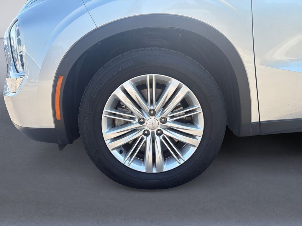 2024 Mitsubishi Outlander ES