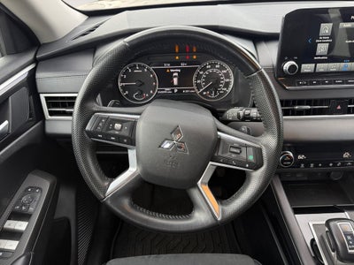 2024 Mitsubishi Outlander Base