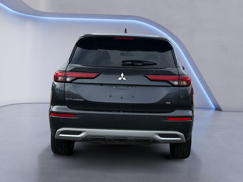 2024 Mitsubishi Outlander Base