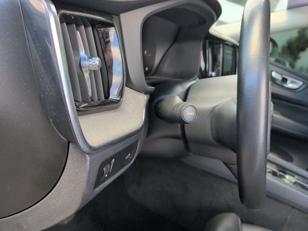 2022 Volvo XC60 B5 Inscription