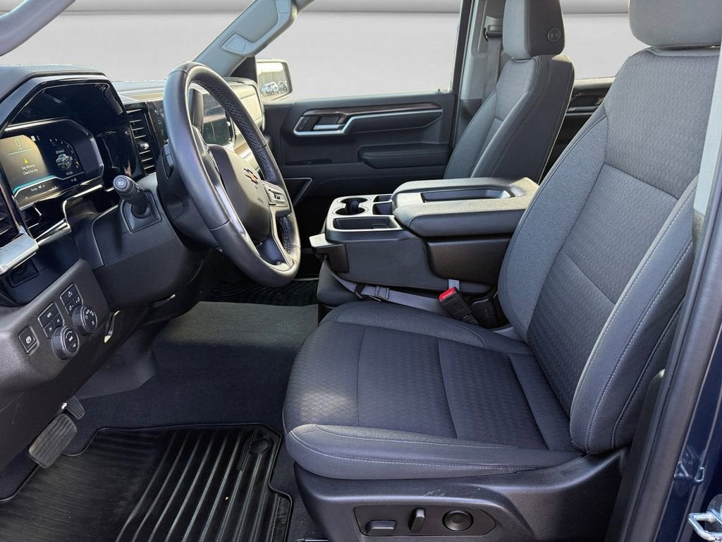 2022 Chevrolet Silverado 1500 LT (2FL)