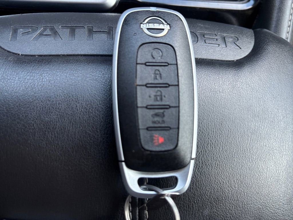 2024 Nissan Pathfinder SL