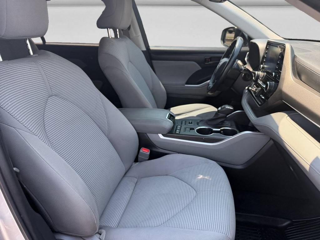 2022 Toyota Highlander LE