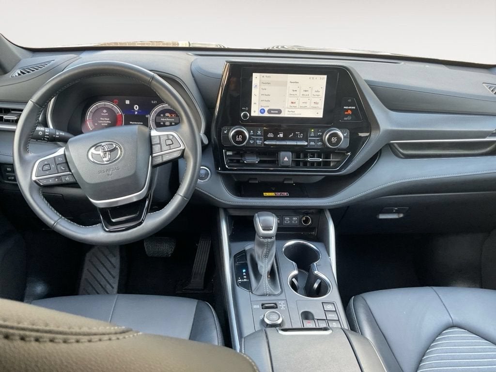 2025 Toyota Highlander LE