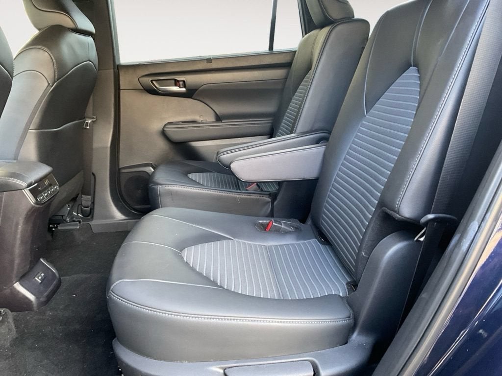 2025 Toyota Highlander LE